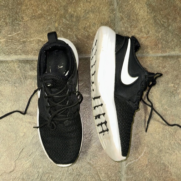 Nike Shoes - Nike Roshe 2 Sneakers
